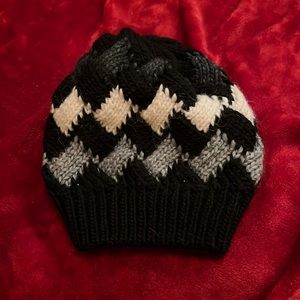 New with Tags Woman’s winter Beanie Hat by Lorenzo